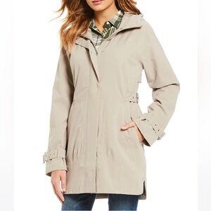The North Face City Breeze Rain Trench in Tan - Size Small